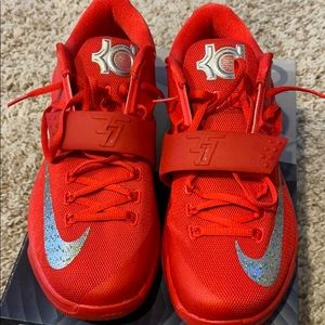 Men’s Size 11 KD VII Tennis Shoes